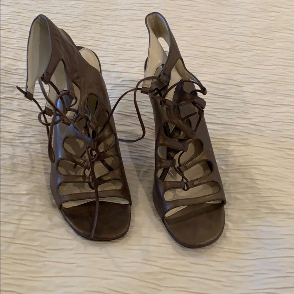 Tan/gold gladiator Via Spice heels - size 8